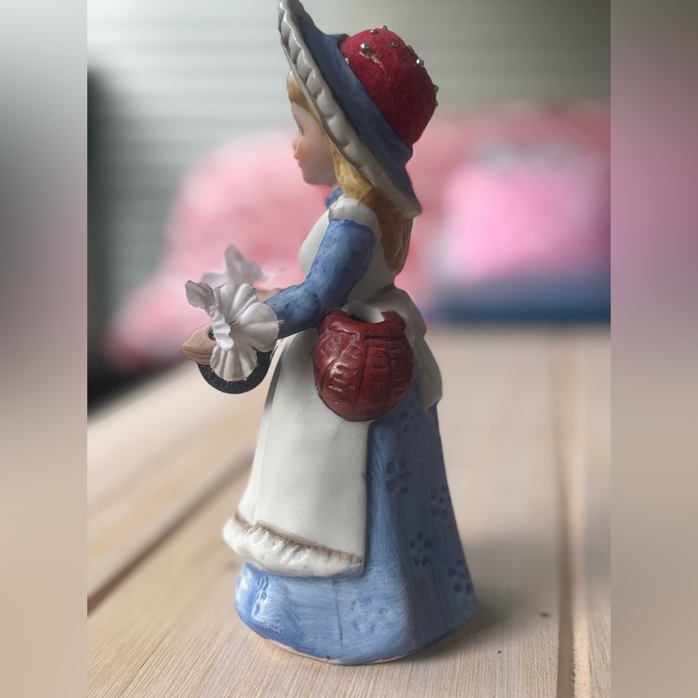 VINTAGE Blue & White Porcelain Seamstress Figurine • Thread & Pins Craft Lady - Picture 6 of 15